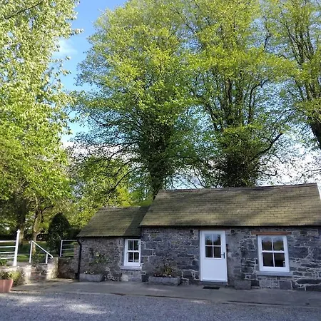 Roberts Yard Country *