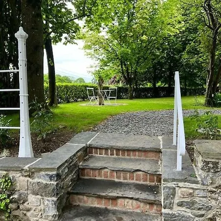 Roberts Yard Country *