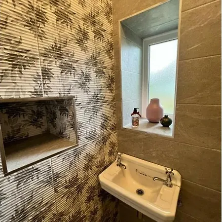 Roberts Yard Country